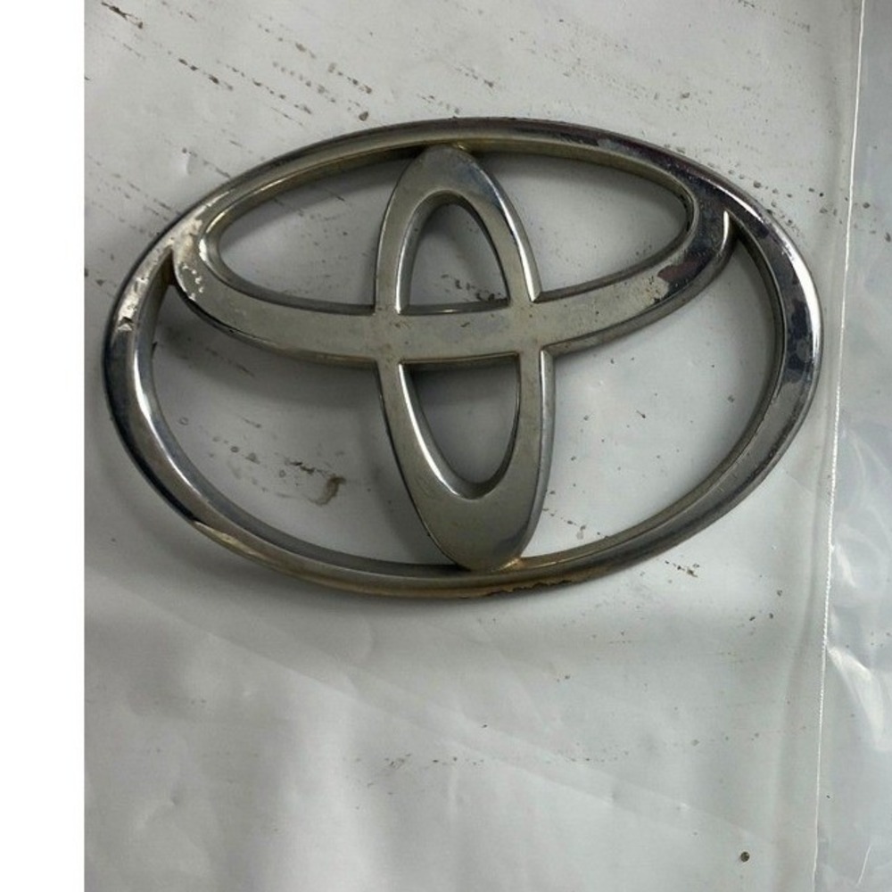 Toyota Chrome‎ Oval Logo Emblem Badge Used